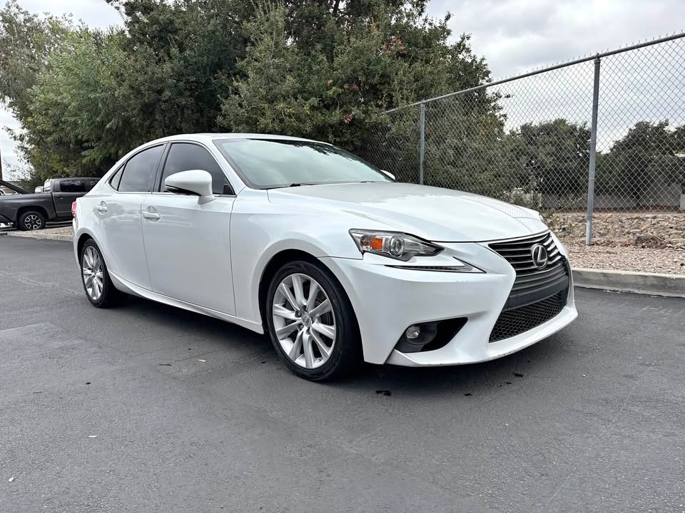 Lexus IS