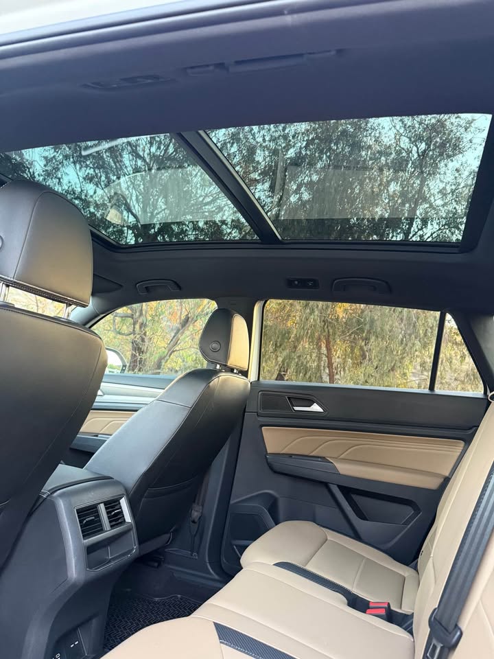 Volkswagen Atlas SEL R-Line 4 Motion