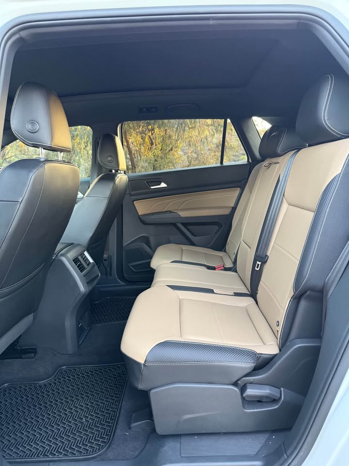 Volkswagen Atlas SEL R-Line 4 Motion